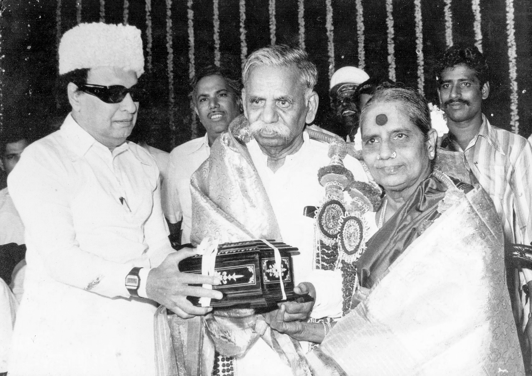தலைவர்களுடன் புகைப்படம்